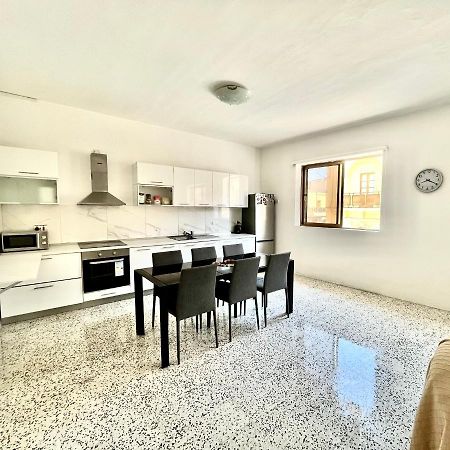 Camag Apartment - Very Close To Airport Бирзеббуджа Экстерьер фото