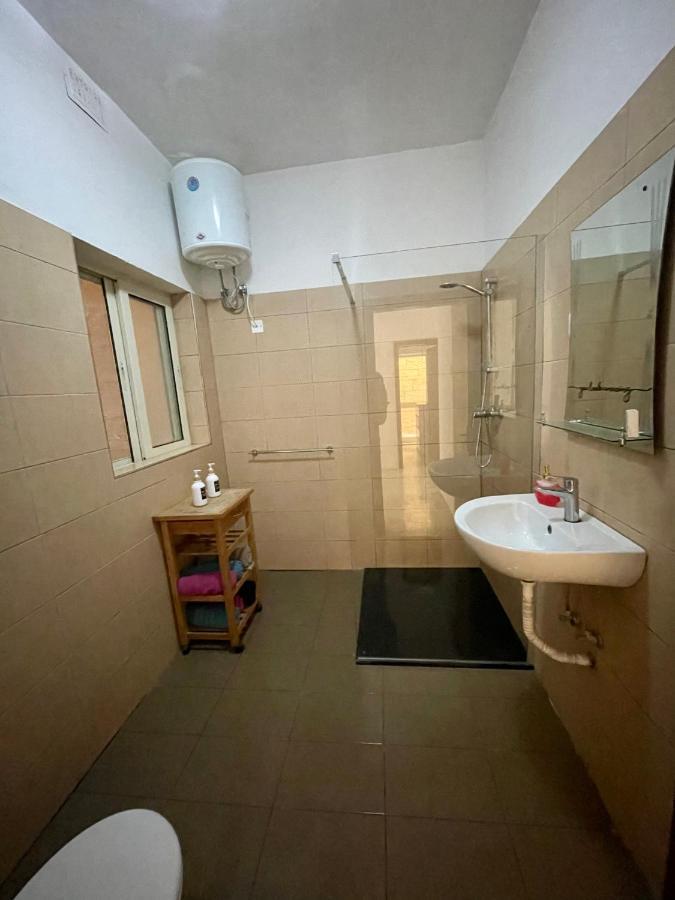 Camag Apartment - Very Close To Airport Бирзеббуджа Экстерьер фото